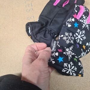 3M Thinsulate Kids Mittens - Black with Pink and Multicolor Snowflakes